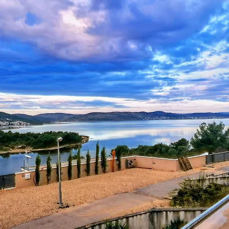 Comfortable Two Bedroom Apartment Sibenik